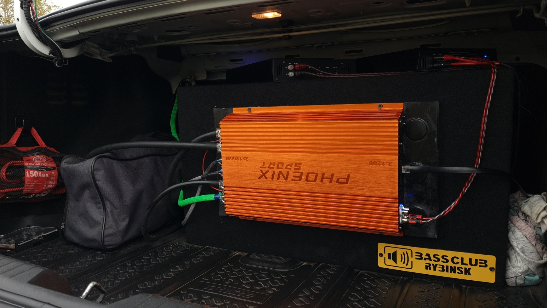 Установка сабвуфера DL AUDIO PHOENIX BLACK BASS с прослушиванием в