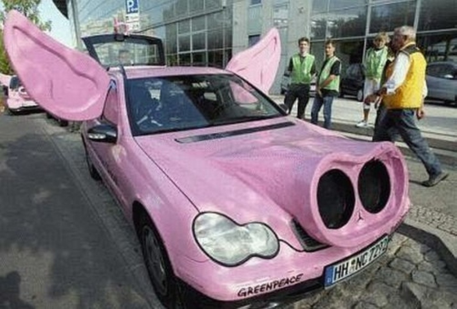 Ариа Бенкс лихо насосала на машину