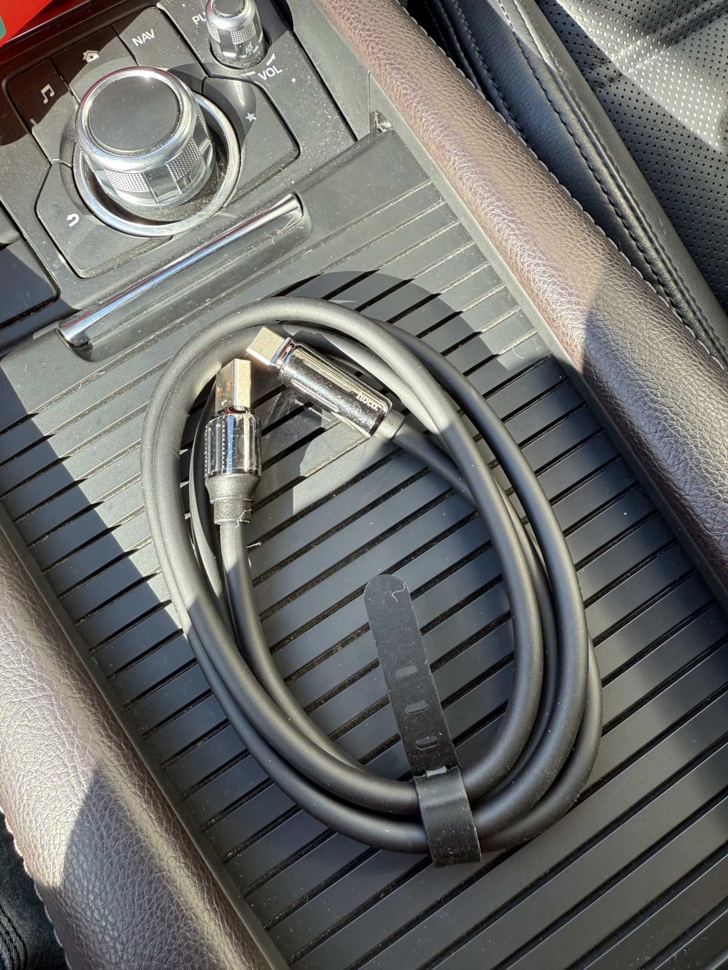 Установка CarPlay — Mazda 6 (3G) GJ бензин, 2 л, 2018 года