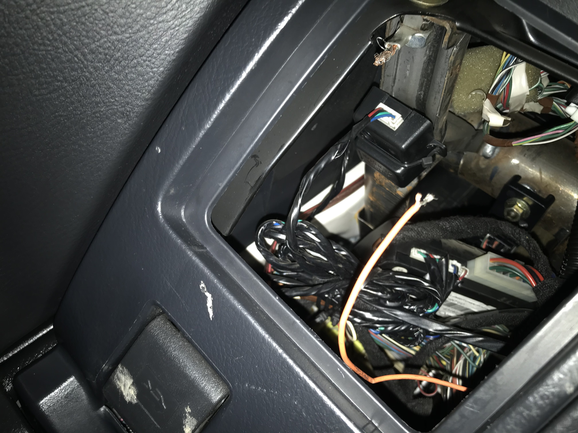 はにページ Приятная мелочь — Toyota Avensis II бензин, 1,8 л, 2006 года