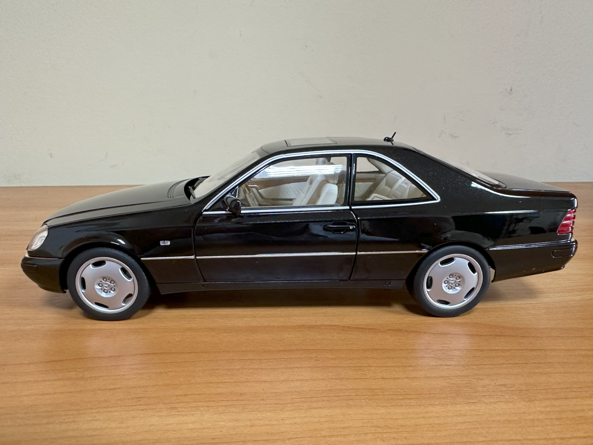 Модели Mercedes Norev 1:18 — Mercedes-Benz E-Class (W212) бензин
