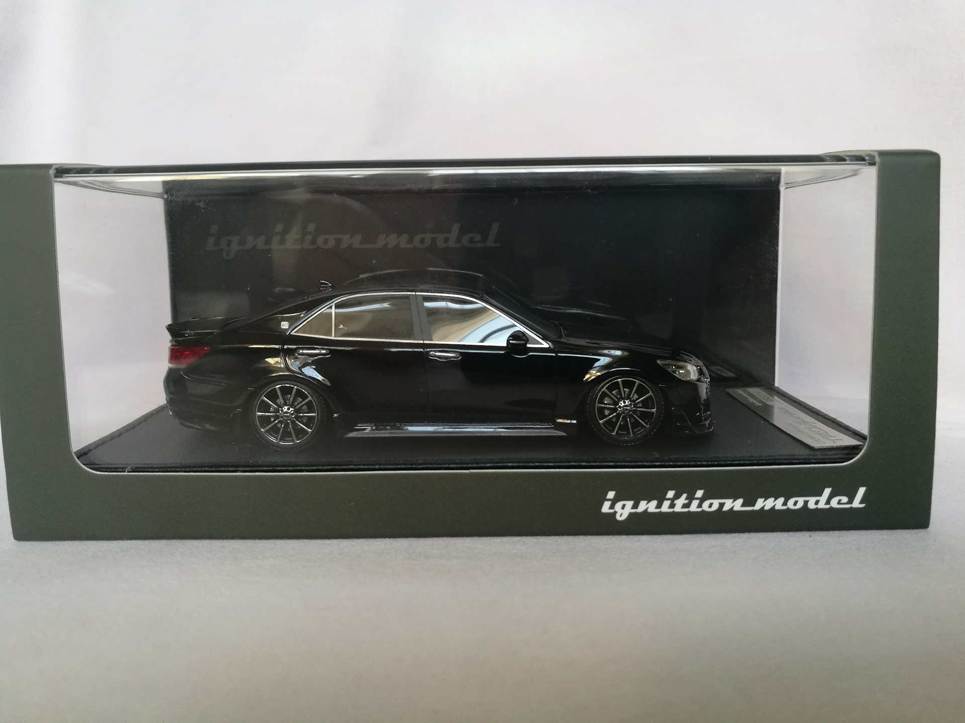 Ignition Model 1/18 Toyota Mark II Grande (GX 71) Limited
